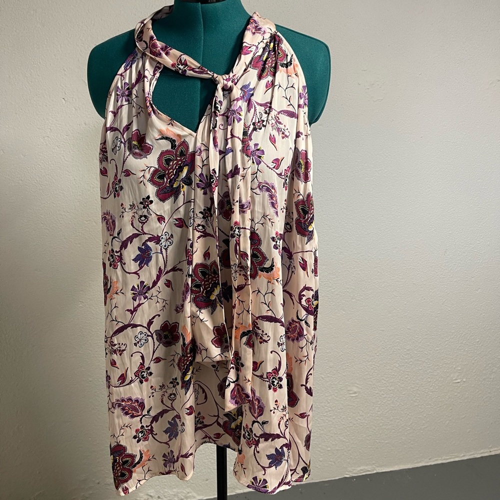 Cute sleeveless, tie neck top from Torrid!